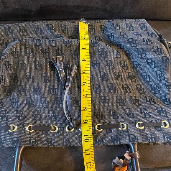 Dooney and Bourke tote bag - Picture 2 of 5